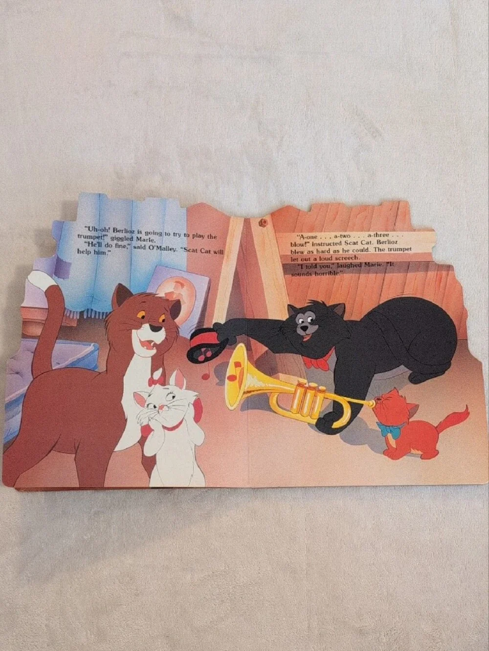Disney Classics 4 Book Bundle Aristocats Aladdin Lady & Tramp